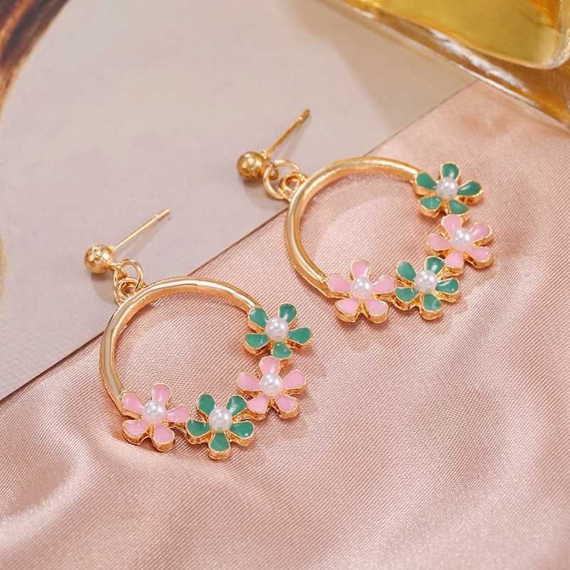 Coréen Simple Capricieux Coloré Frais Fleurs Boucles D'oreilles Cercle Géométrie Zircon Oreille Goujons Français Frosty Style Boucles D'oreilles display picture 3