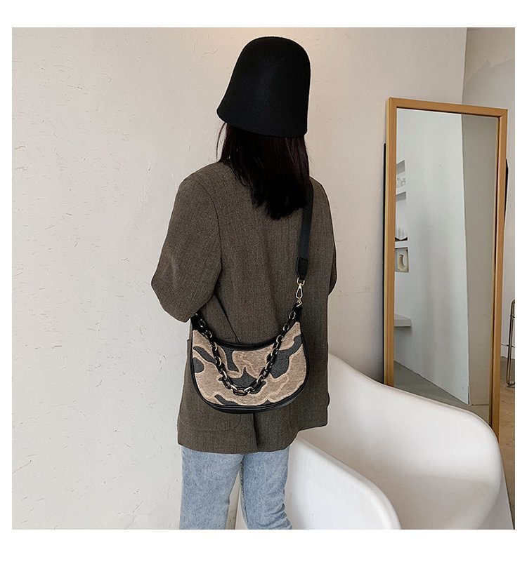 Armpit Shoulder Messenger Dumpling Bag display picture 13