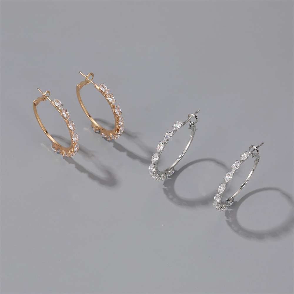 Fashion Hollow Simple Geometric Earrings Ladies Elegant Crystal Round Earrings Wholesale Nihaojewelry display picture 6