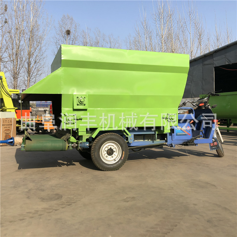 湘潭加厚板材撒料车 奶牛饲养喂料车