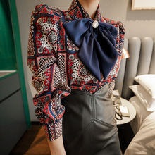 翻領單排扣印花色襯衫女2020秋冬裝魅力設計感OL優雅拼色領結上衣