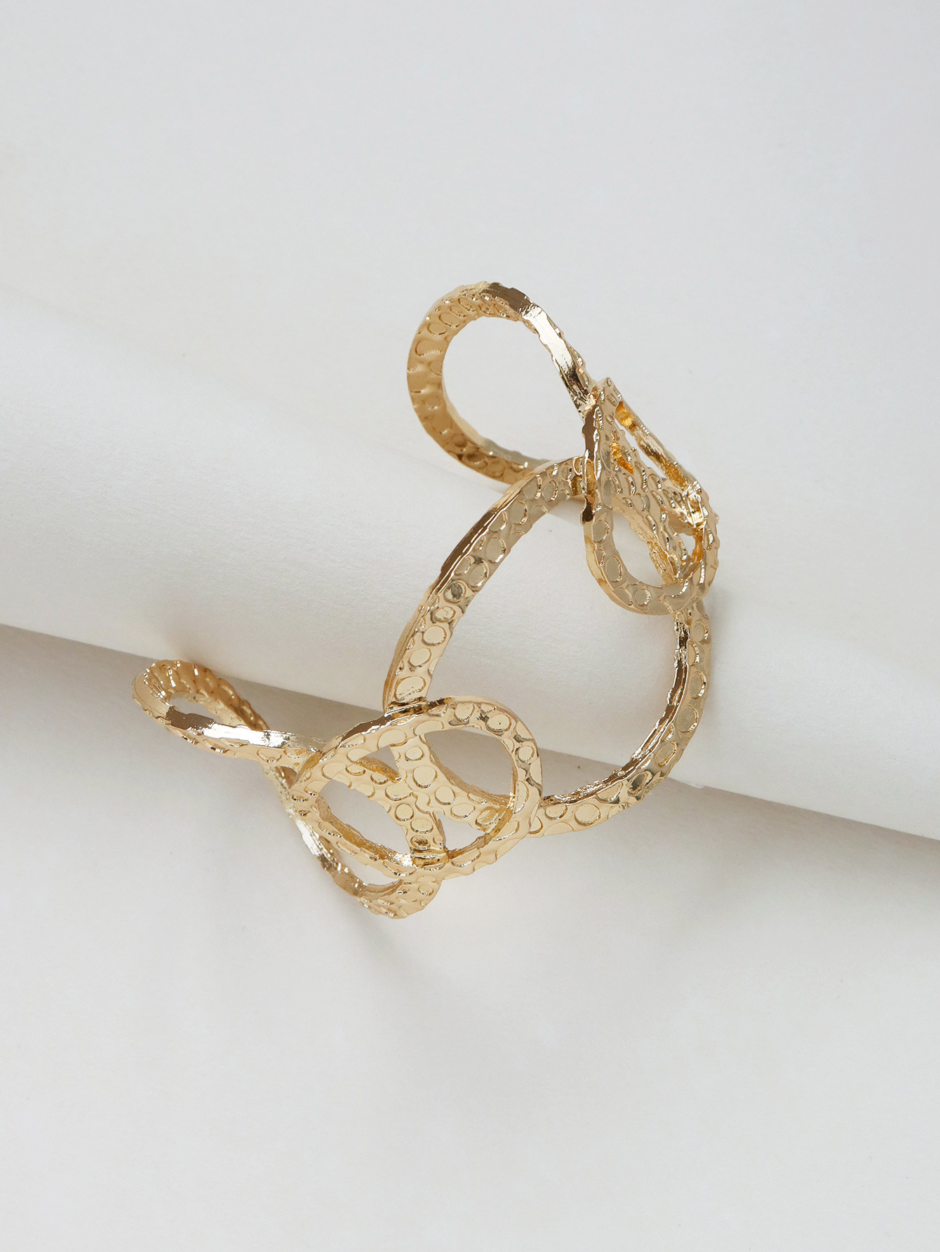 Hot Selling Fashion Metal Texture Alloy Bracelet Wholesale display picture 2