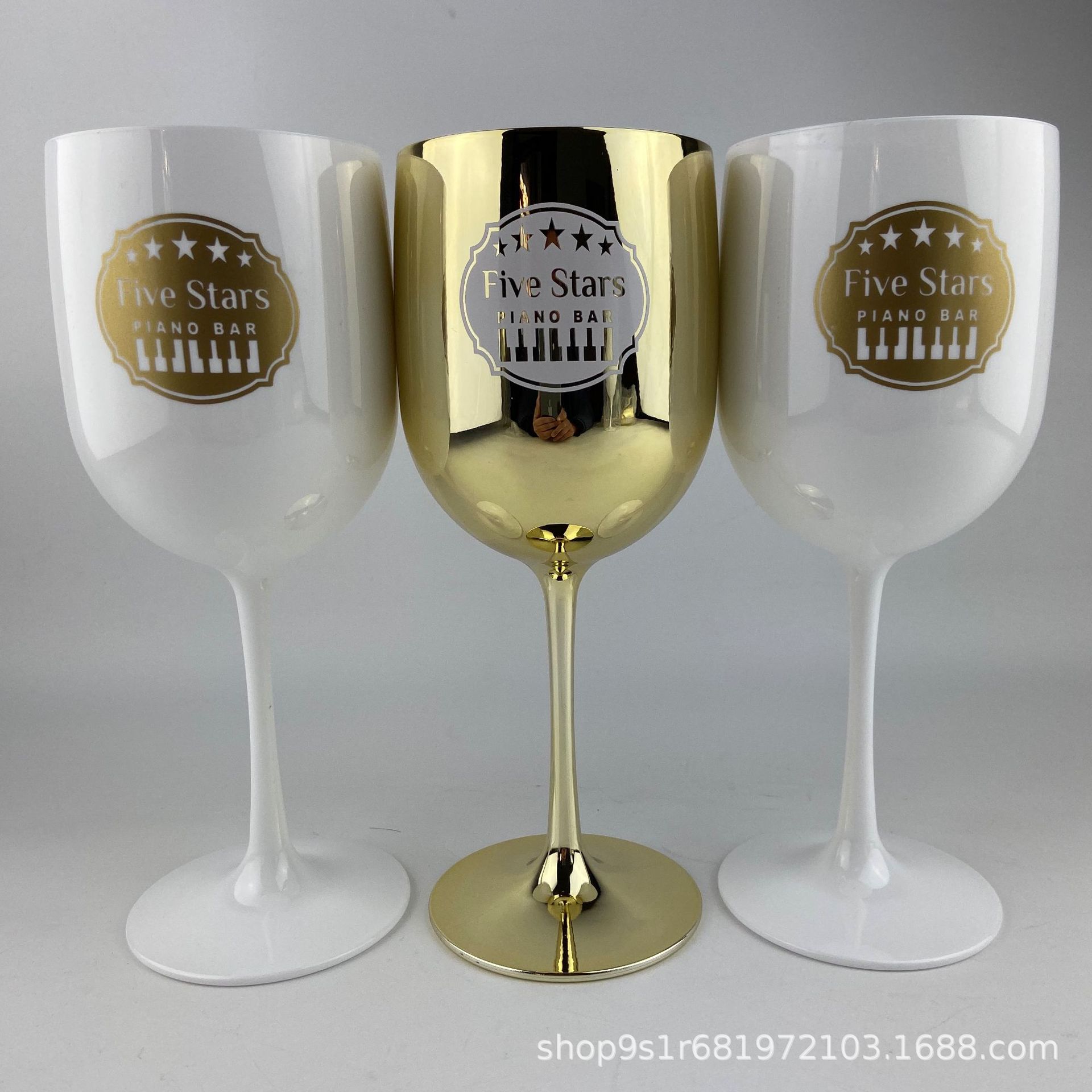 厂家热销塑料高脚红酒杯透明白色黑色16oz塑料高脚酒杯定制商标