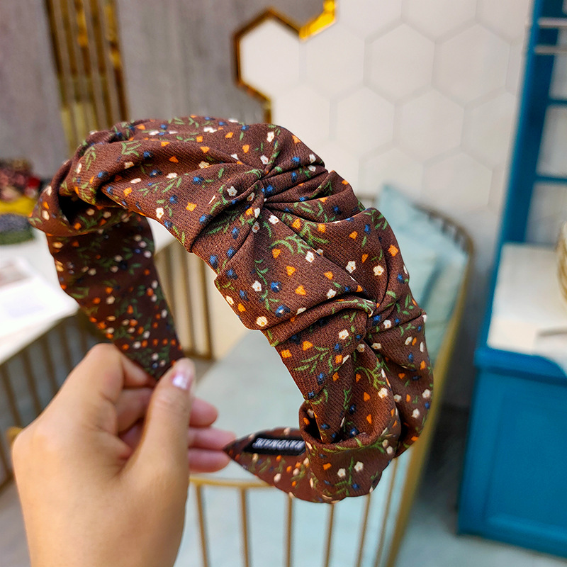 South Korea's New Small Floral Folds Wide-brimmed Headband Fabric Fashion Pressure Headband Retro Flower Bud Hair Accessories Wholesale Nihaojewelry display picture 5