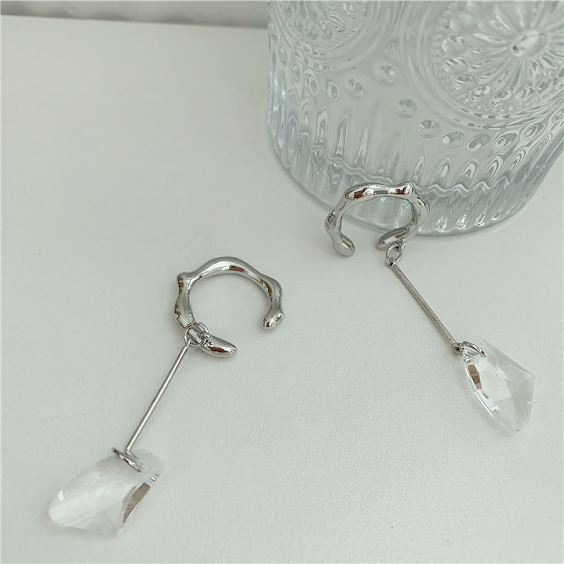 Nouvelles Boucles D'oreilles Pendentif En Cristal Demi-cercle C-ring Sans Clip D'oreille Percé En Gros display picture 7