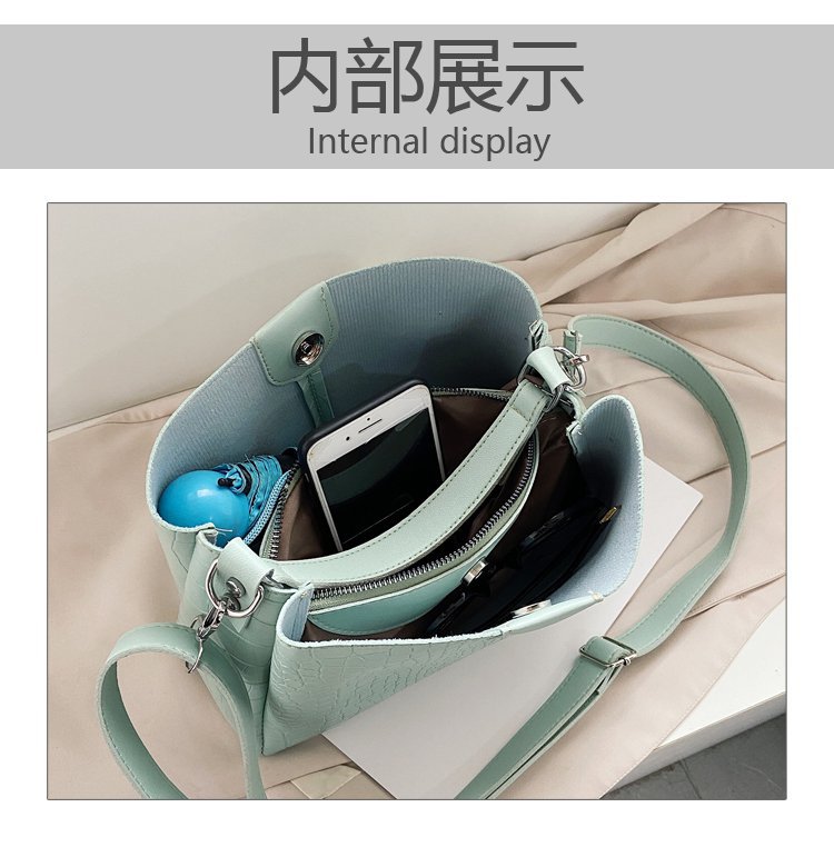Fashion Korean Crocodile Pattern Messenger Shoulder Portable Pu Soft Surface Zipper Messenger Bag display picture 53