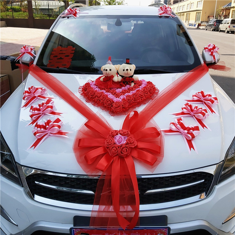 Wedding car decoration set: flower car decorations, fleet of vehicles adorned with floral arrangements, wedding procession centerpiece, and lifelike floral displays for the welcoming convoy.