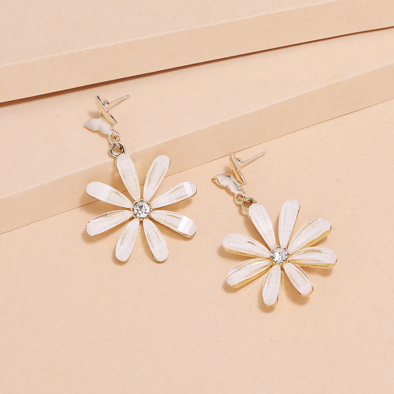 Corea Simple Moda S925 Margarita Flor De Mariposa Pendientes Al Por Mayor Nihaojewelry display picture 5