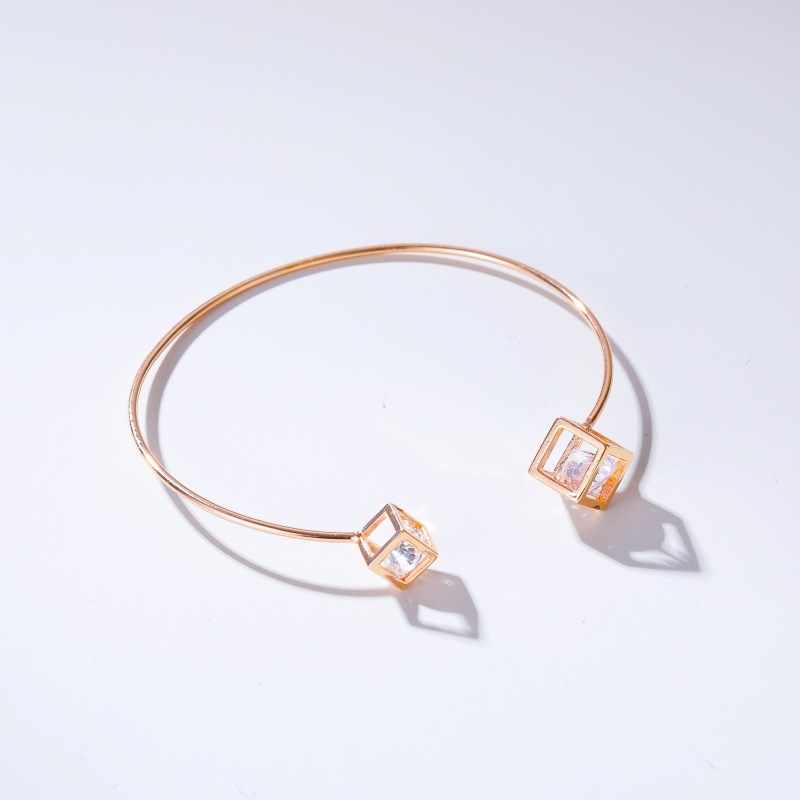 New Bracelet Nihaojewelry Wholesale Simple Metal Square Bracelet Temperament Zircon Geometric Opening Bracelet display picture 4