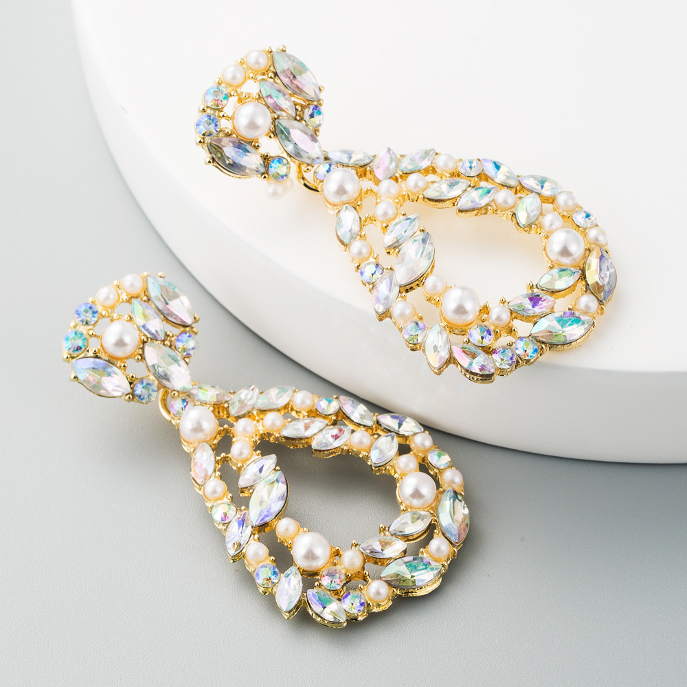 Exaggerated Hollow Drop-shaped Pearl Earrings display picture 1