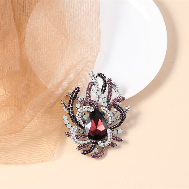 Fashion  Creative Exaggerated Crystal Diamond Brooch display picture 8