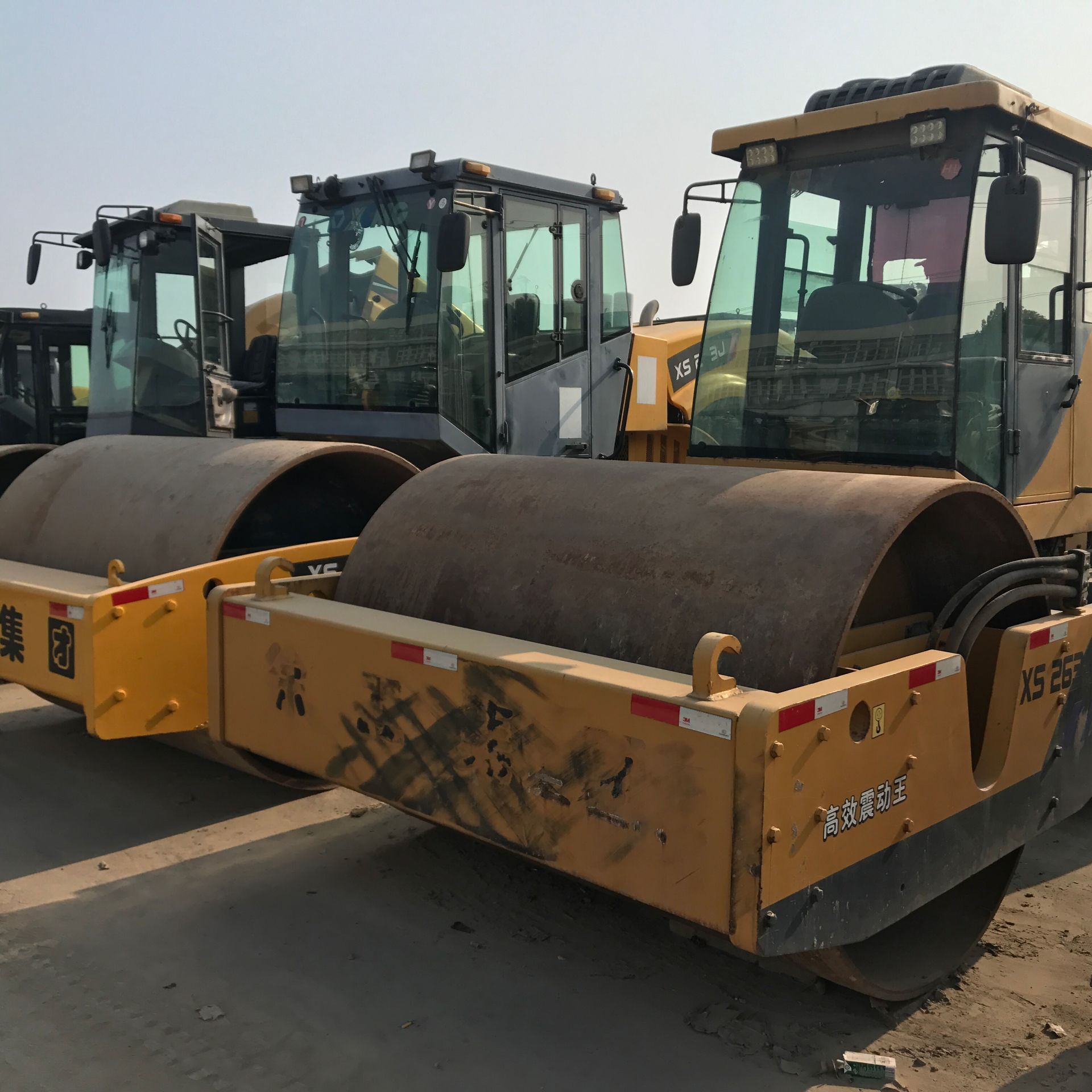 Prueba de carga real 20 toneladas XCMG rodillo de vibración 22 / 26 toneladas noventa por ciento nuevo XS262J