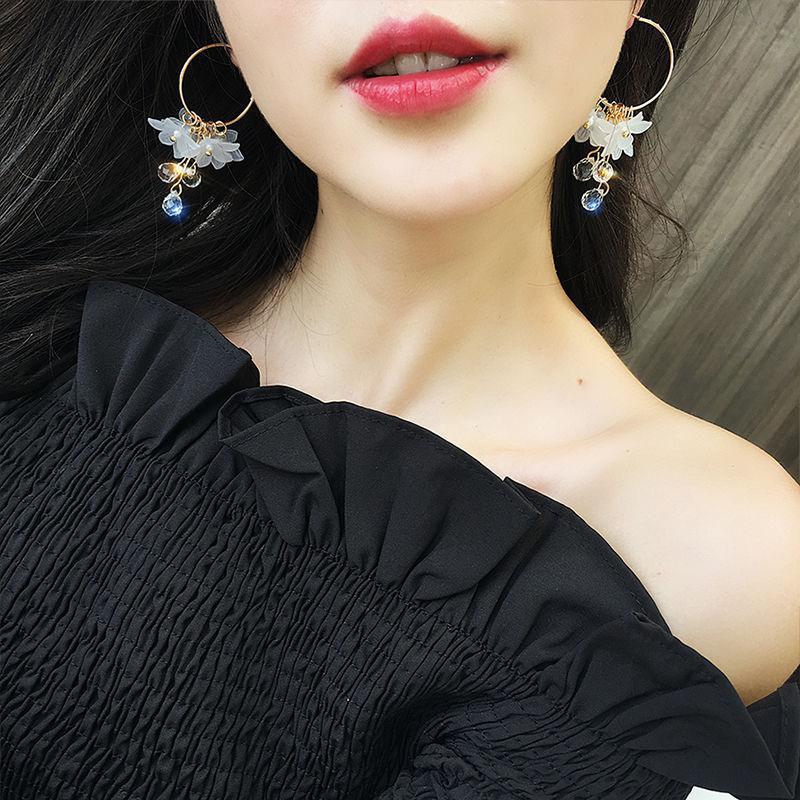12g Weight Crystal Inlay Material Earrings Classification 1 Pair Quantity Daily Occasion 1 Pair Simple Style Flower Shell Inlay Crystal Women's Earrings