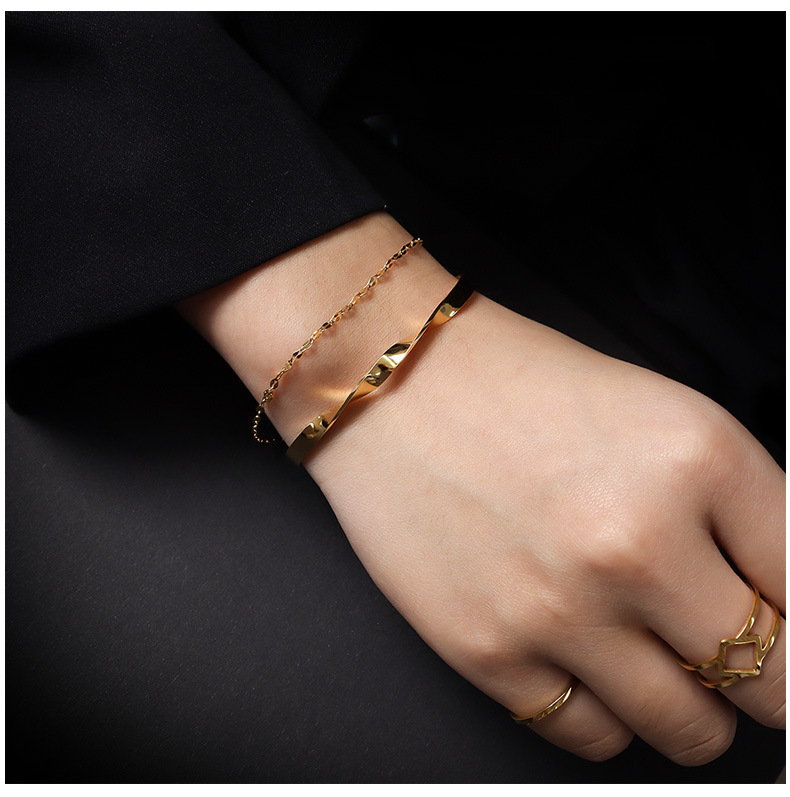 Simple Double Layer Special-shaped Bracelet display picture 3