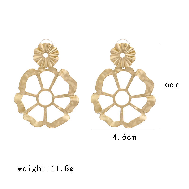 New Fashion Retro Alloy Hollow Flower Earrings For Women Wholesale display picture 1