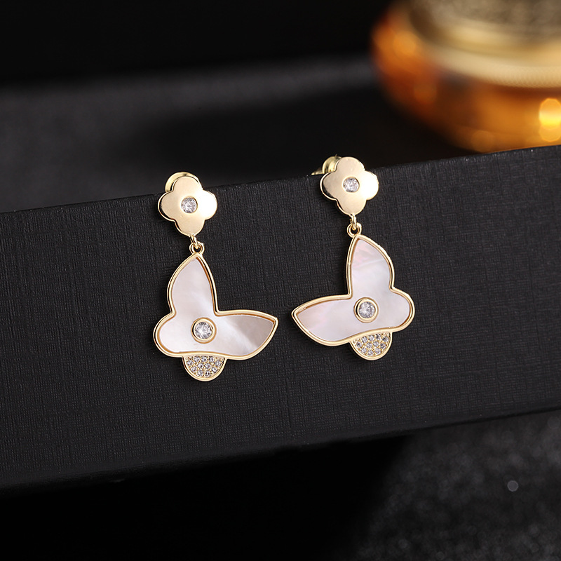 Korean New Butterfly Shell Earrings S925 Silver Needle Simple Ear Jewelry Wholesale Nihaojewelry display picture 6