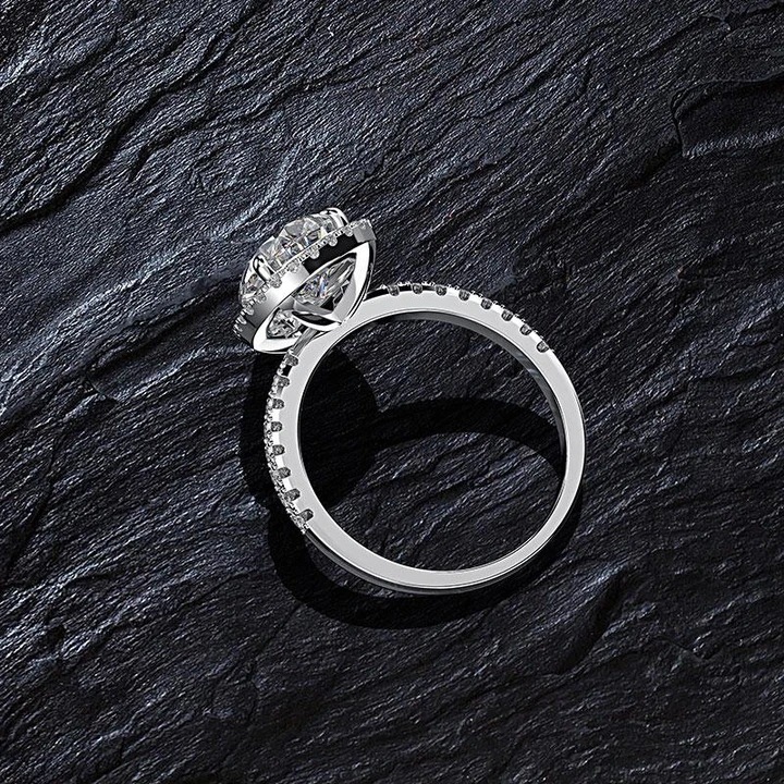 Kreative Funkelnde Tropfen Förmige Kupfer Zirkon Hochzeit Ring Damen Hochzeit Schmuck Großhandel display picture 4