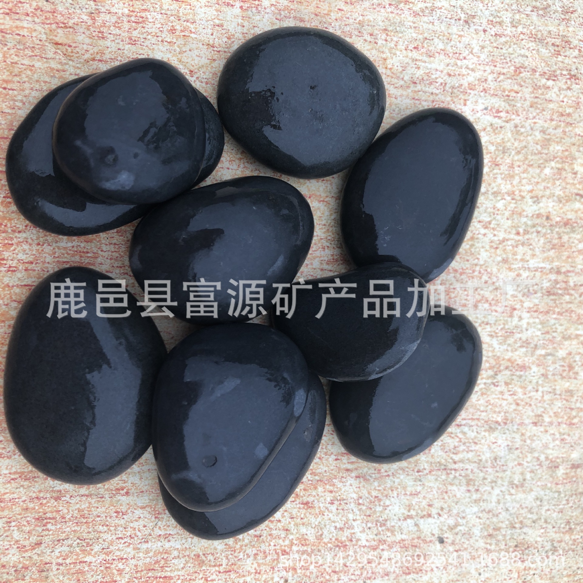 厂家直供黑色鹅卵石 黑色砾石 园艺黑石子 自然五彩石|ru