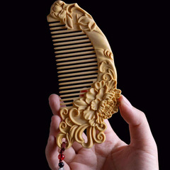 Factory-direct wooden comb featuring a luxurious peony design — crafted from solid boxwood, this exquisite wooden craft makes for a perfect gift.