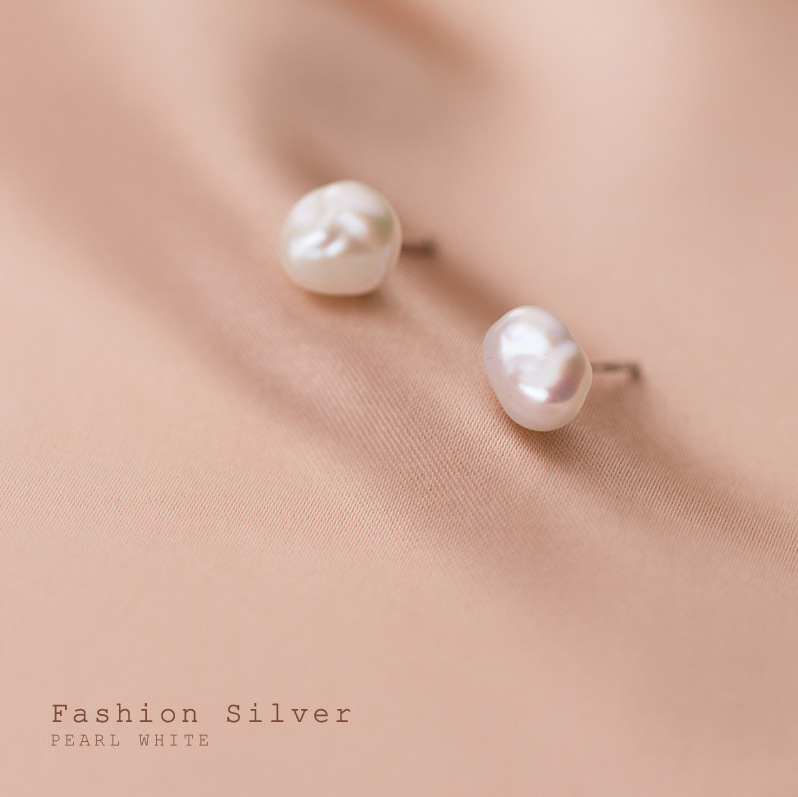 Baroque Pearl Earrings Image 2
