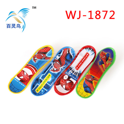 厂家批发小玩具卡通动漫人物贴纸迷你手指滑板食品赠品小玩具