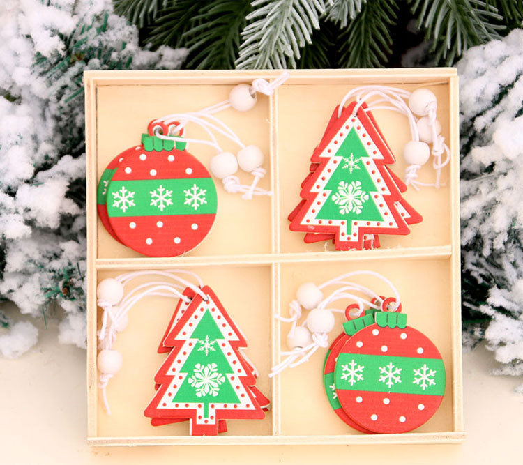 Hot Selling Fashion Christmas Ball Christmas Tree Wooden Pendant Painted Wholesale display picture 1