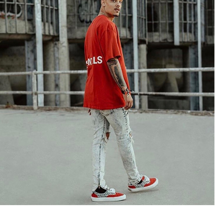 흰색 프린트가있는 빨간색 허리