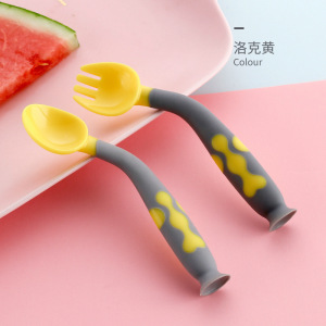 婴儿童训练勺扭扭勺叉套装硅胶可弯曲歪把勺带吸盘勺餐具批发贴牌