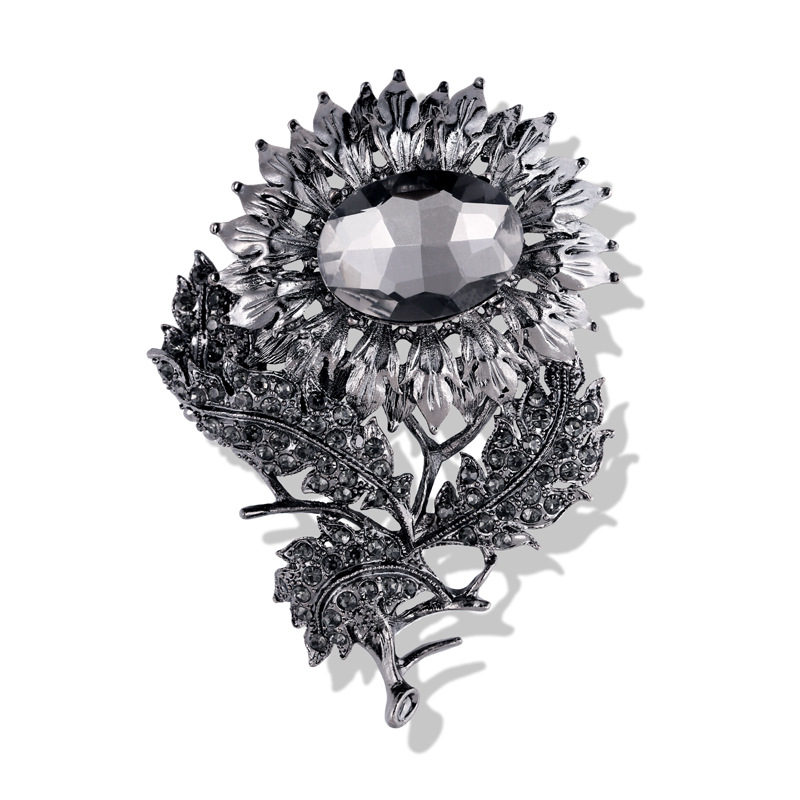 46g Weight Artificial Crystal, Rhinestones Inlay Material Brooches Classification Banquet, Party Occasion Alloy Material Sunflower Pattern Unisex Gender Plating, Inlay Design Glam, Retro, Shiny Style Glam Retro Shiny Pin Sunflower Alloy Plating Inlay Artificial Crystal Rhinestones Unisex Brooches 8