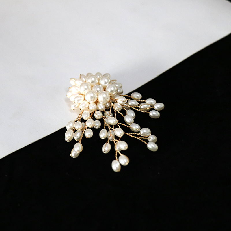 Otoño e Invierno nuevo europeo y americano elegante tejido a mano estrellada perla borla broche traje de corsage para las mujeres