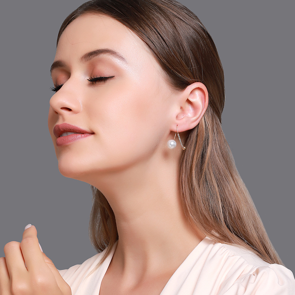 Außenhandel Neue Stil Ohrringe Ohrringe Europäische Und Amerikanische Temperament Perlen Kreuz Ohrringe Damen Süße Und Vielseitige Diamant Perlen Ohrringe display picture 3