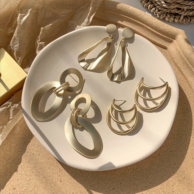 Simple Geometric Metal Irregular Semicircular Arc Earrings display picture 13