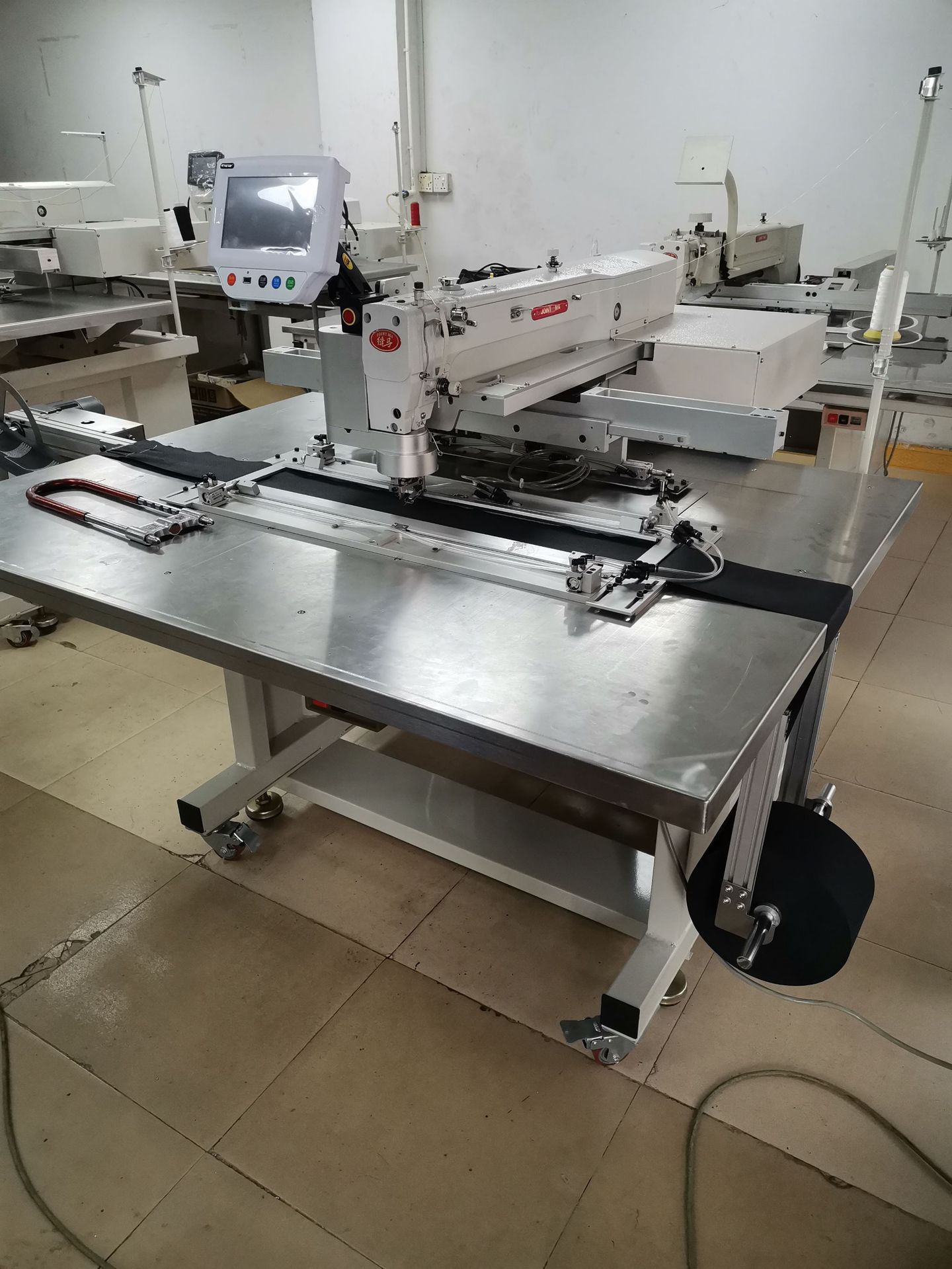 Fabricante de costura de marca de caballo manta eléctrica aleta de calor tubo de calor pegado chal computadora patrón máquina de enrollar máquina de coser carro de aguja