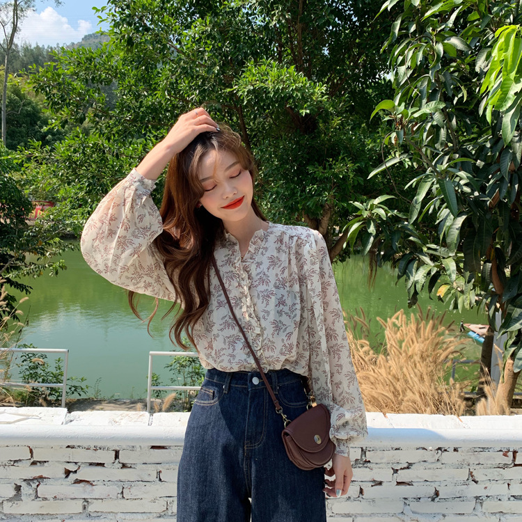 The 2022 new style of Korean-style, gentle and stylish floral chiffon sweater for women, long-sleeved base layer and puffed sleeve top pic 7