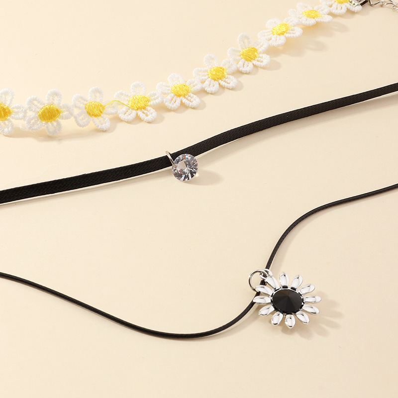 Fashion Jewelry Niche Personality Choker Necklace Small Daisy Sun Flower Necklace Wholesale Nihaojewelry display picture 4