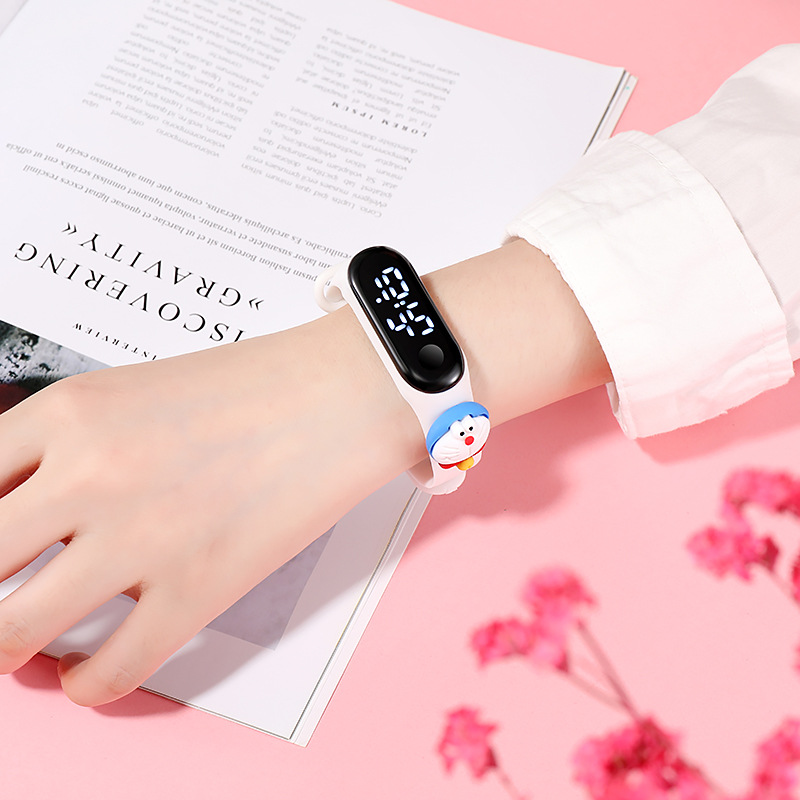 公仔电子表叮当猫白色