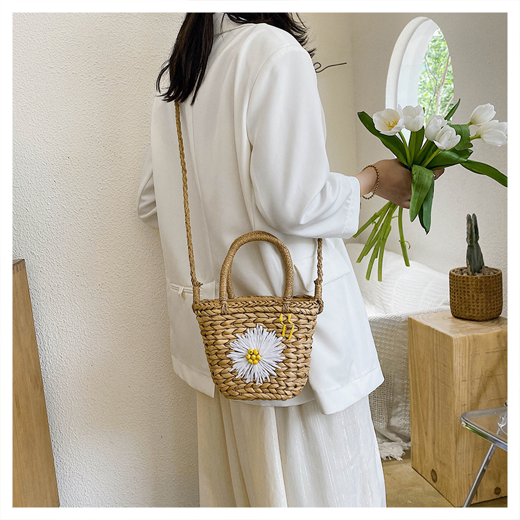 Small daisy handwoven embroidery bag summer new corn fur woven bag portable messenger small bag  wholesale nihaojewelry NHGA220915picture9