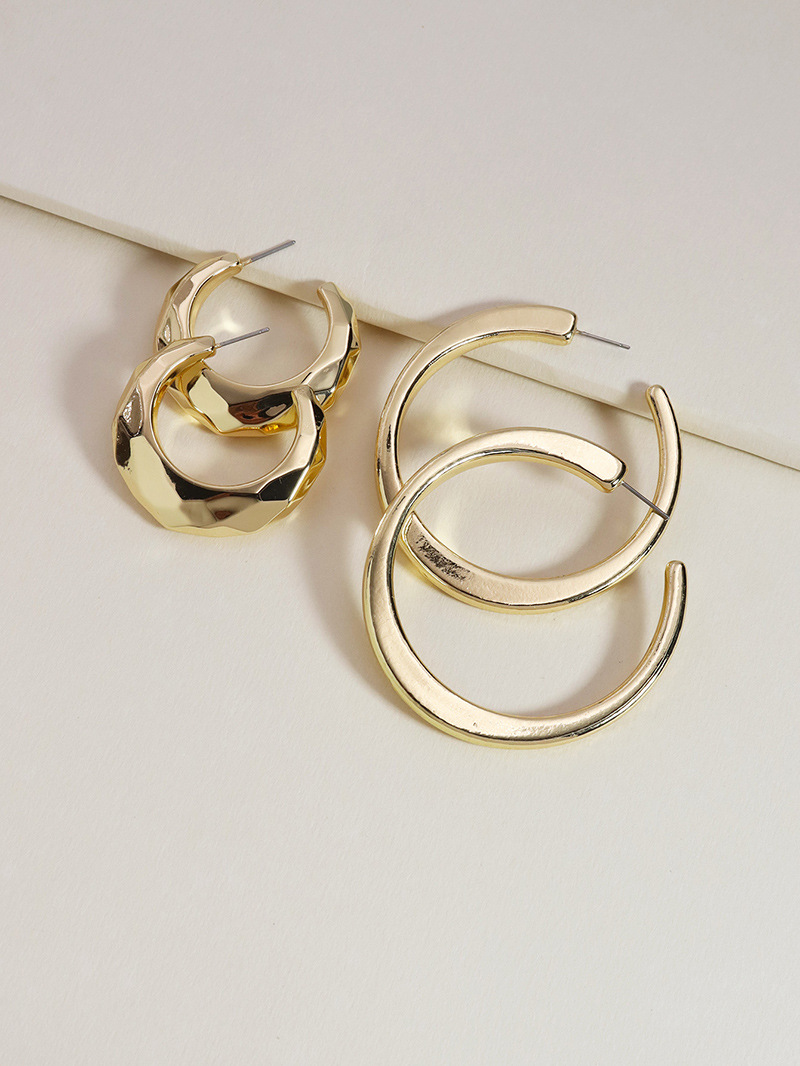 Nouvelles Boucles D&#39;oreilles En Alliage Simple En Forme De C En Métal Pour Femmes display picture 5