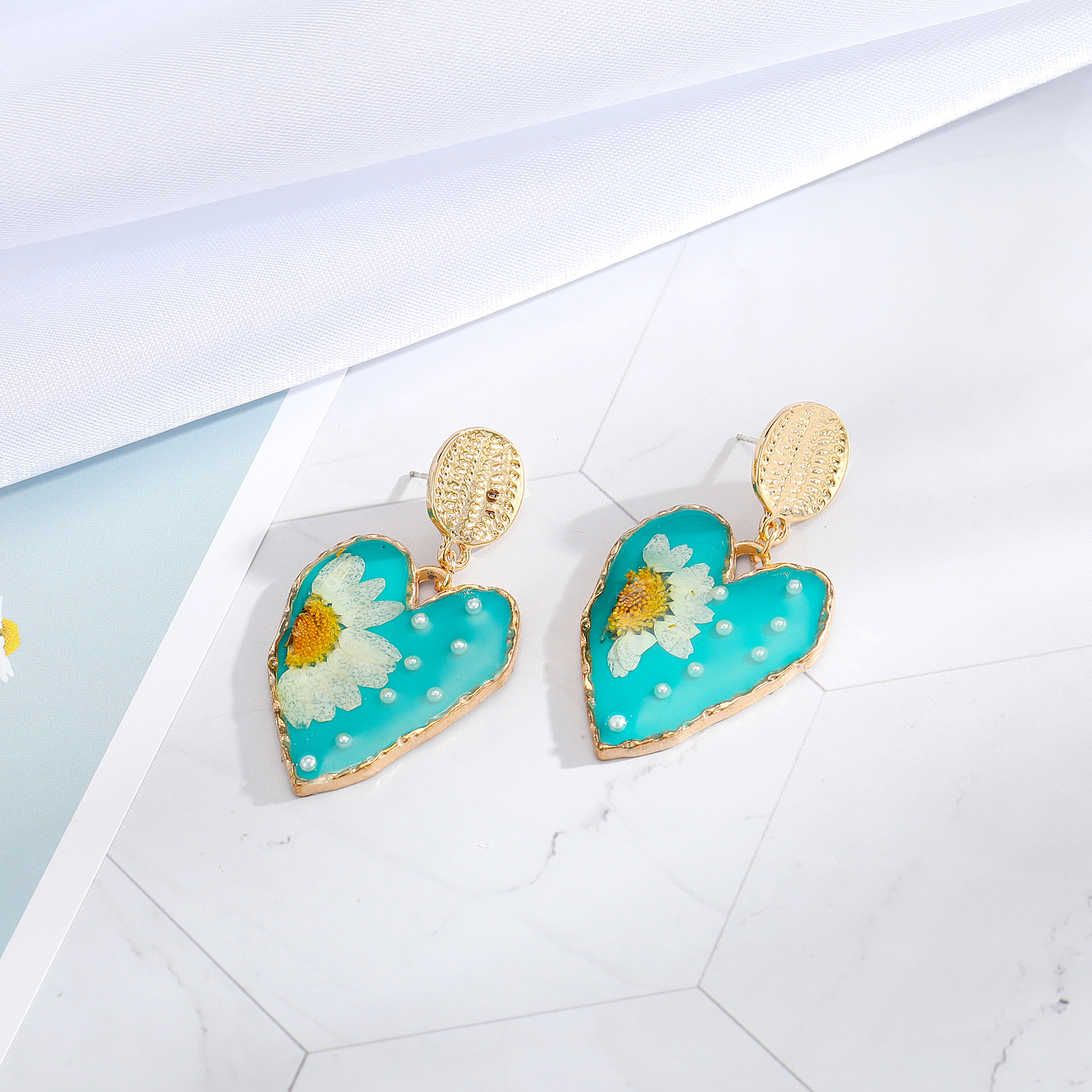 Women'S Gender Plating Design Korean Silver Needle Dried Flower Love Pearl Chrysanthemum Earrings Wholesale