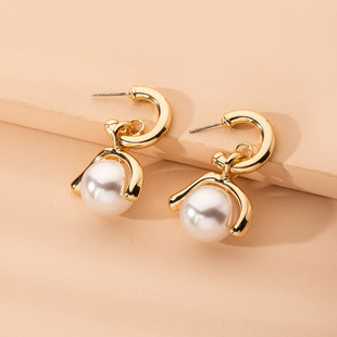 Exquisite Alloy Leaf-shaped Inlaid Pearls Earrings display picture 3