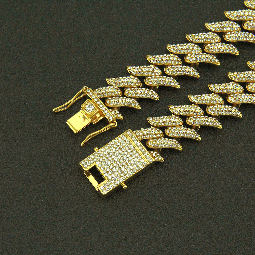 Three-row Diamond Diamond-shaped Thorns Men's Dragon Beard Buckle Necklace Bracelet display picture 5