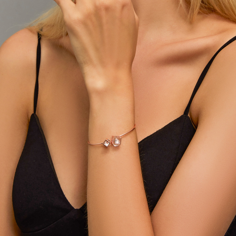 New bracelet nihaojewelry wholesale simple metal square bracelet temperament zircon geometric openin