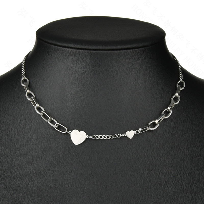 Korea New Titanium Steel Love Fashion Necklace For Women Simple Retro Heart-shaped Clavicle Chain Necklace Wholesale Nihaojewelry display picture 2