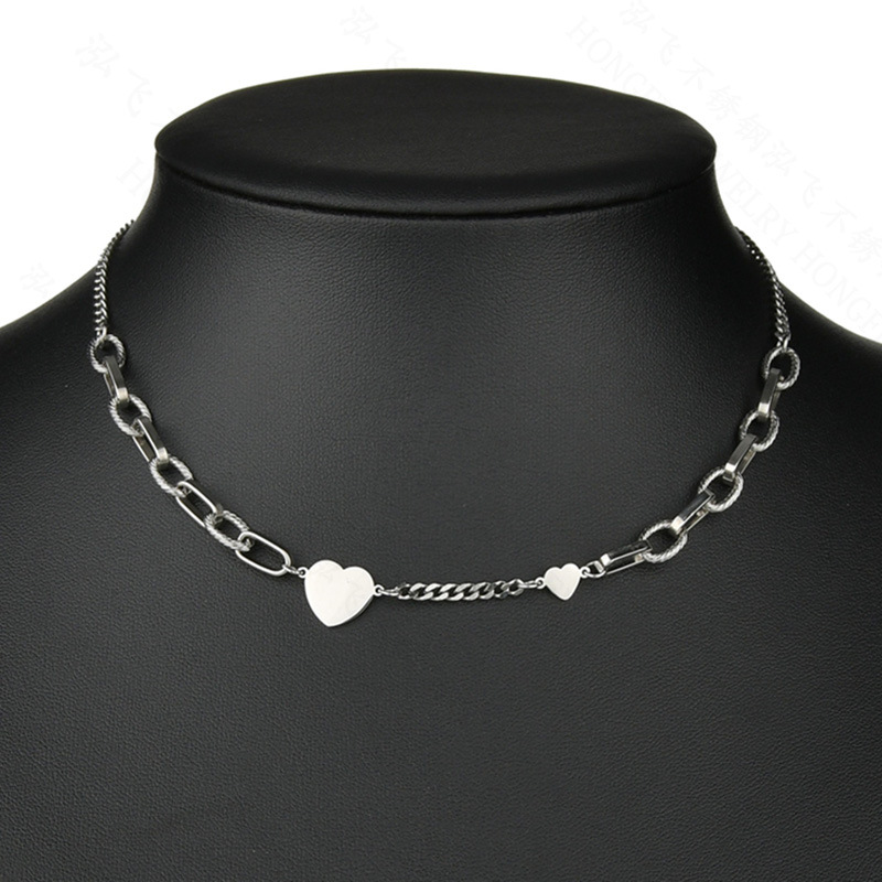 Corée Nouveau Collier De Mode D&#39;amour En Acier Au Titane Pour Les Femmes Collier De Chaîne De Clavicule En Forme De Coeur Rétro Simple En Gros Nihaojewelry display picture 2