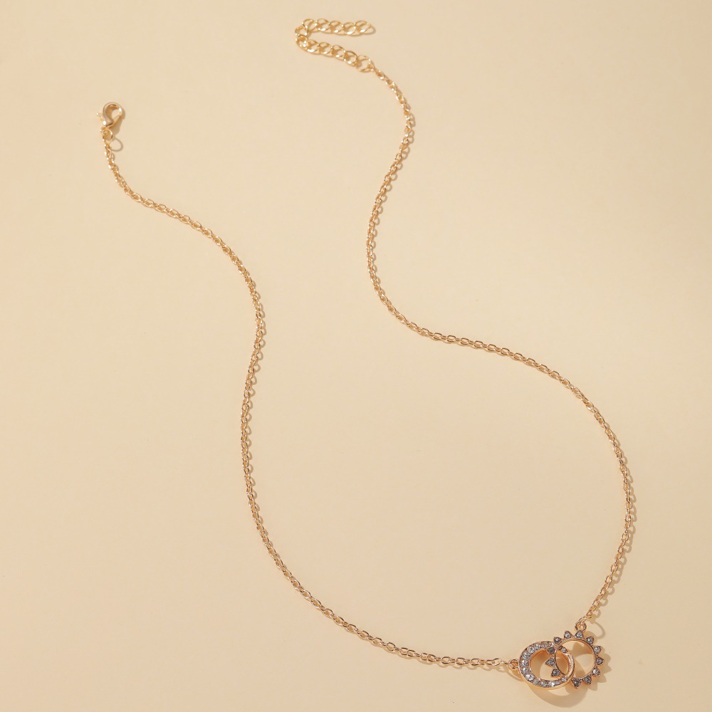 Nouveau Soleil Lune Diamant Double Anneau Collier En Alliage Chaîne De La Clavicule Pour Les Femmes display picture 6