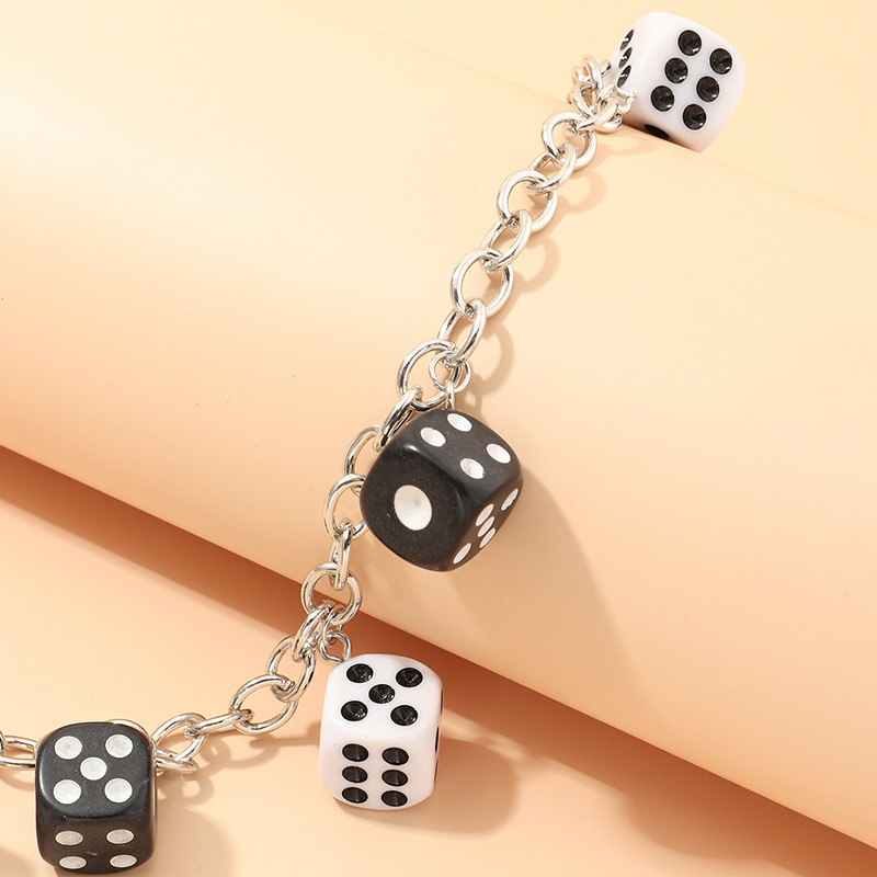 Fashion Jewelry Fun Dice Pendant Trend Dice Necklace Wholesale Nihaojewelry display picture 5