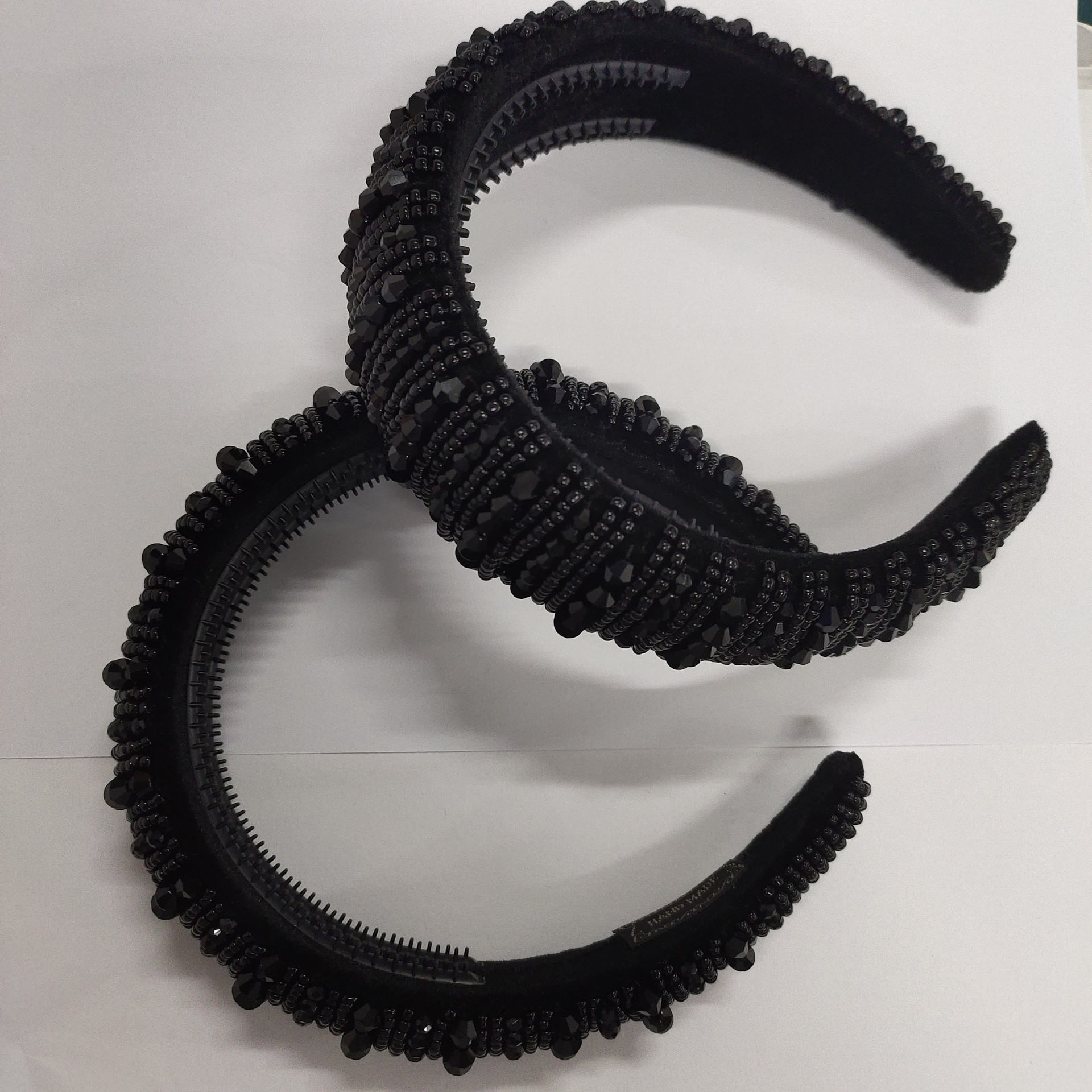 Hot Sale Korean Fashion Simple Black  High-quality Wide-brimmed Hand-reinforced Sponge Black Velvet Anti-skid Tooth Headband Nihaojewelry Wholesale display picture 6