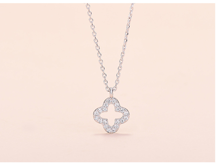 Four-leaf Clover Necklace Close-up