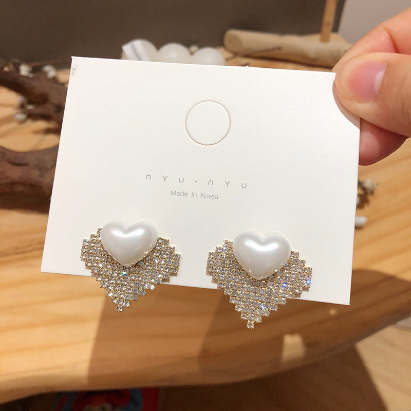 Heart-shaped Diamond Earrings display picture 4