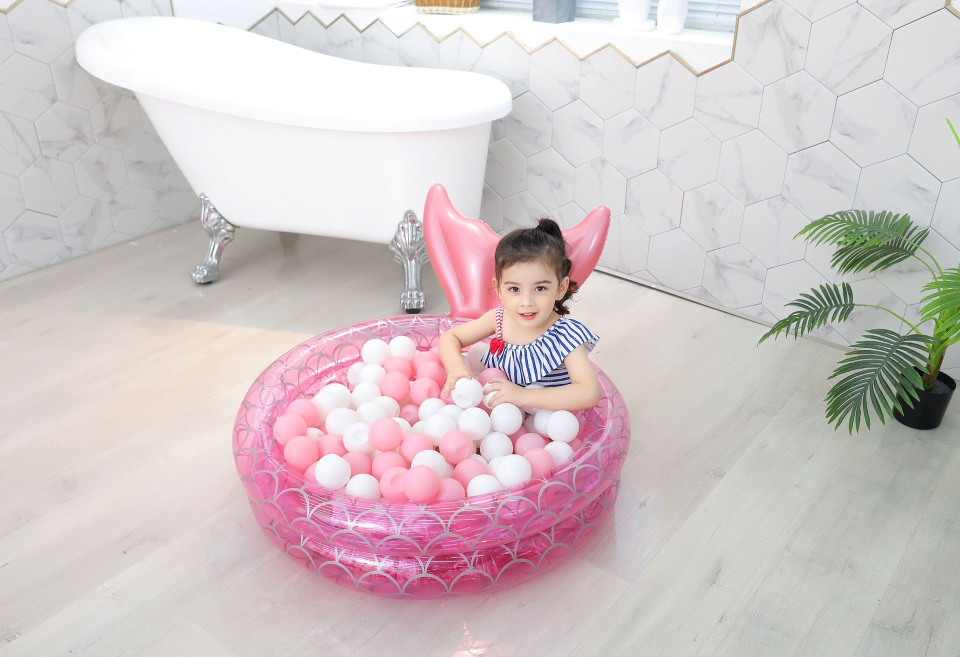 Thickened Inflatable Mermaid Swimming Seat display picture 5
